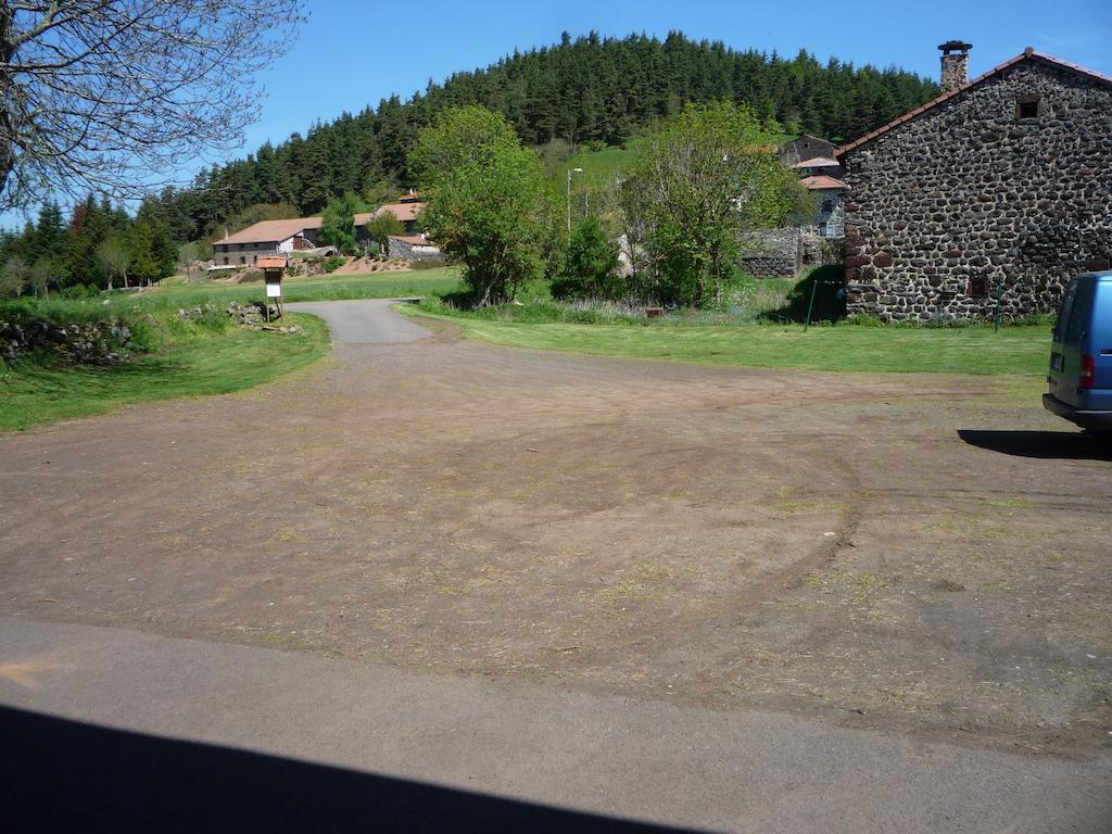 Le Gite Du Velay Bains Buitenkant foto