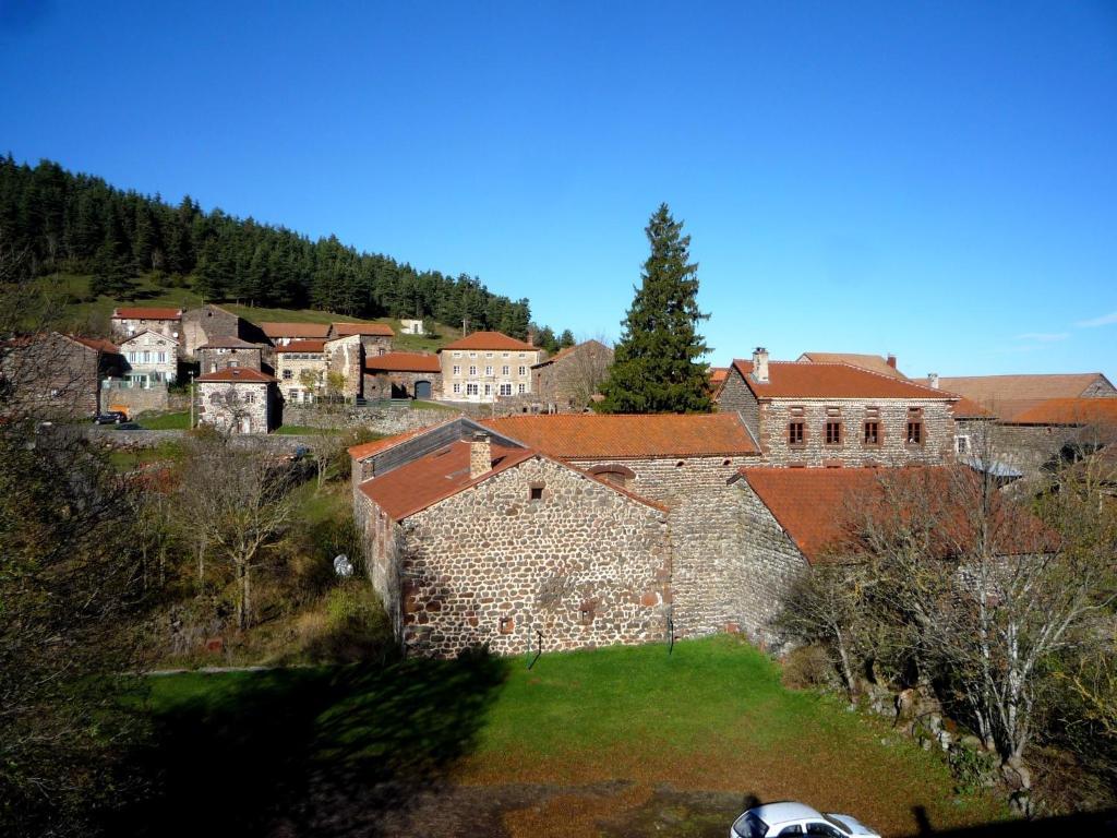 Le Gite Du Velay Bains Buitenkant foto
